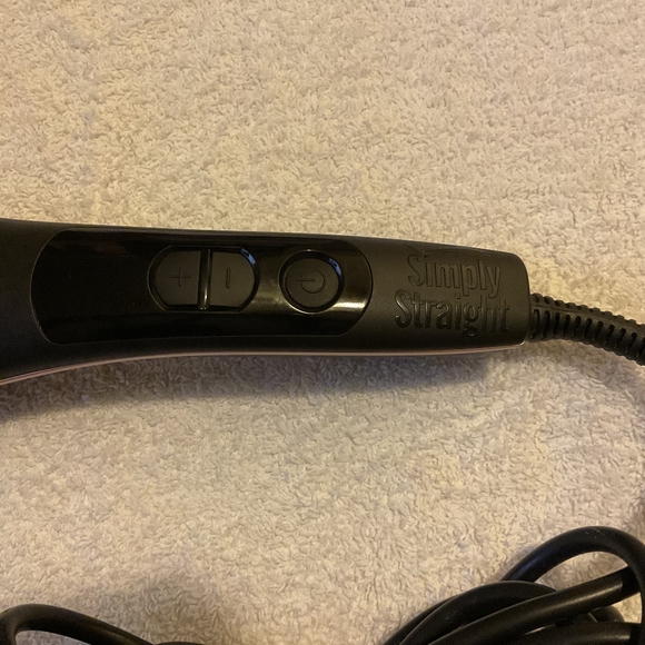 USED THREE TIMES BLACK Simply Straight Professional Ceramic Straightening Brush! - Picture 2 of 9